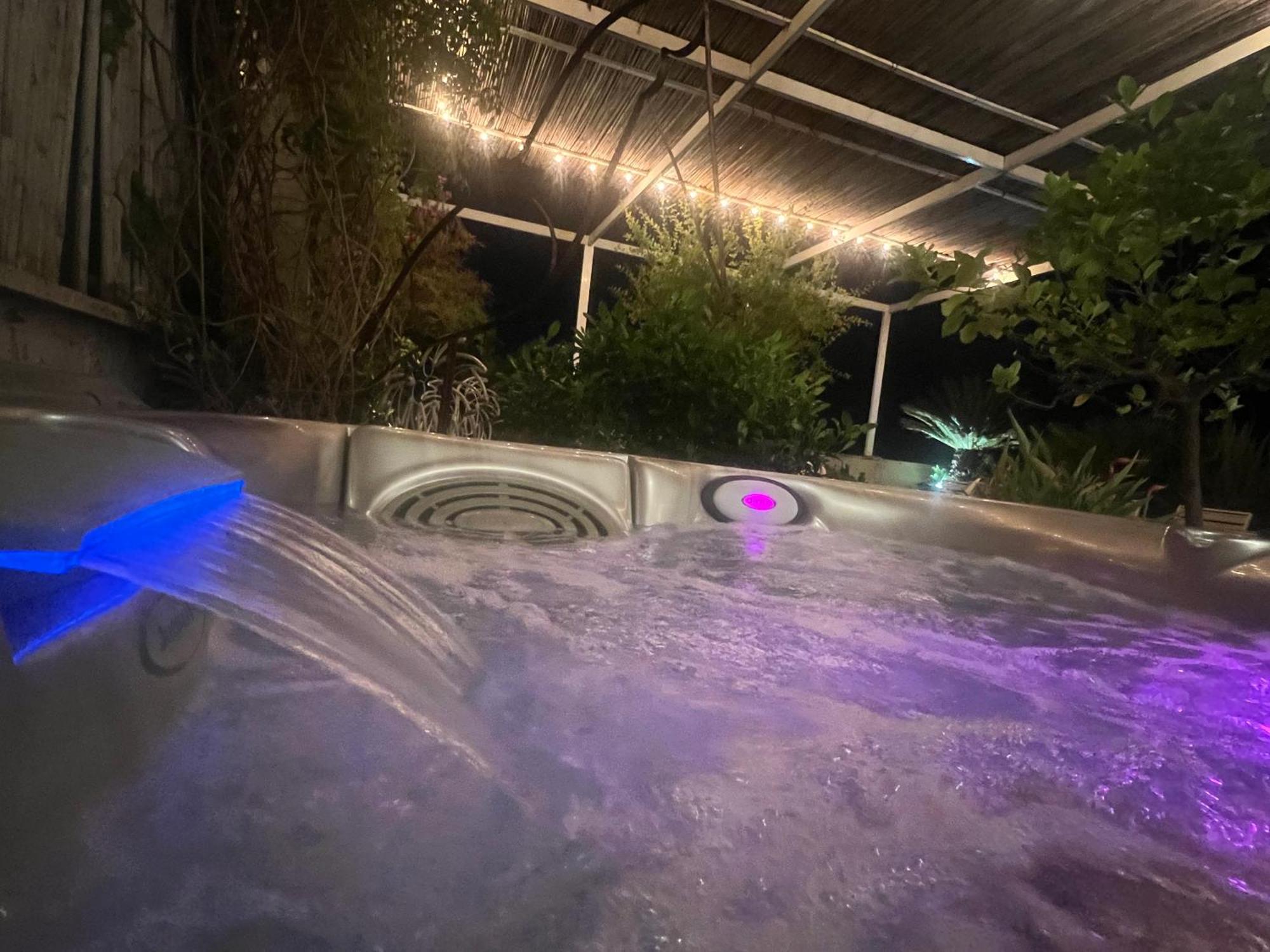 Skyline Penthouse With Jacuzzi Apartment *