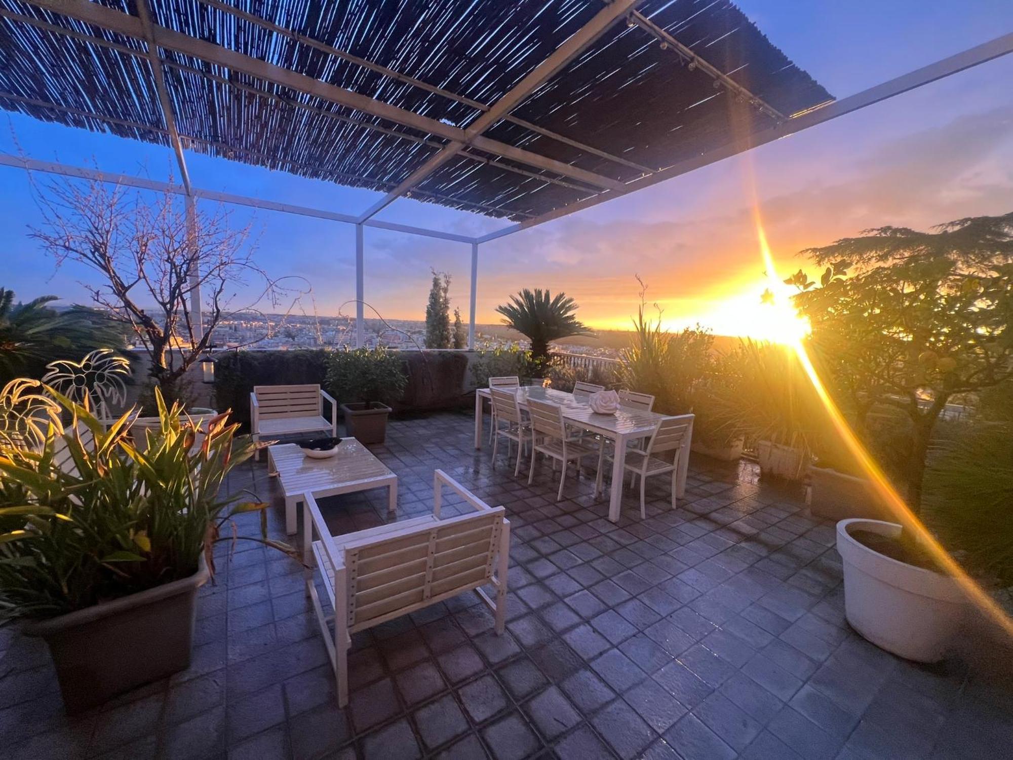 Skyline Penthouse With Jacuzzi * Rom