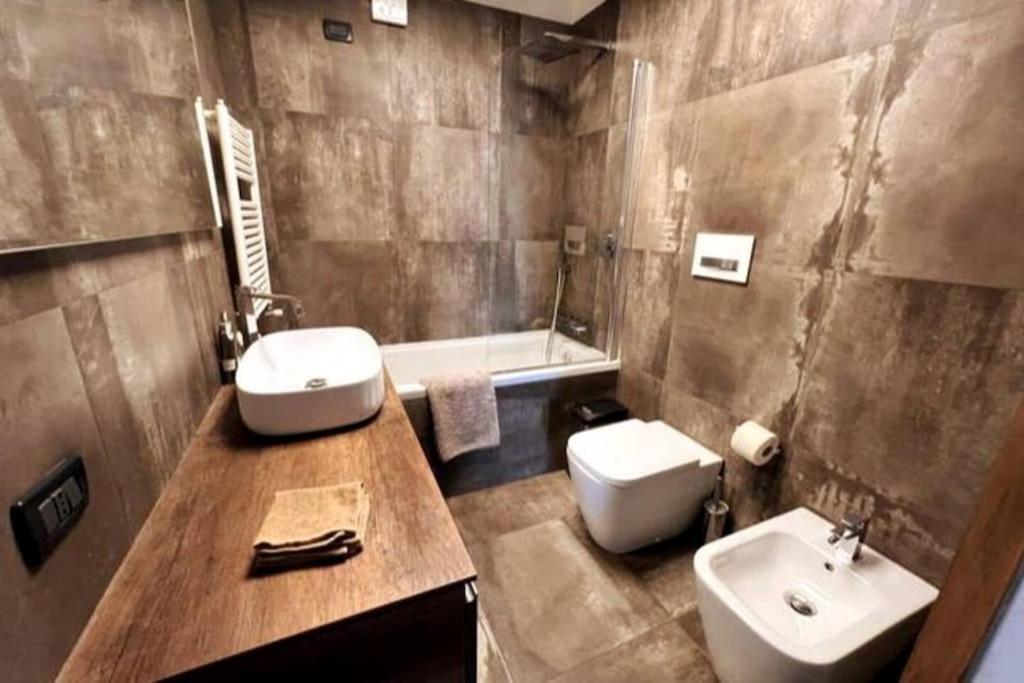 Skyline Penthouse With Jacuzzi Apartment Rom