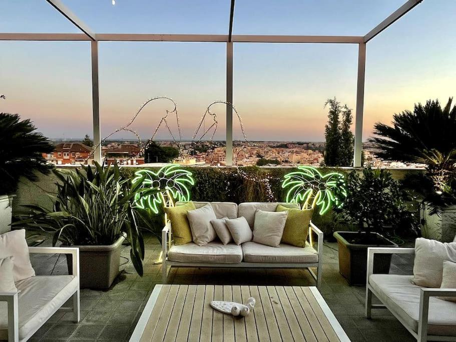 Skyline Penthouse With Jacuzzi Apartment Rom