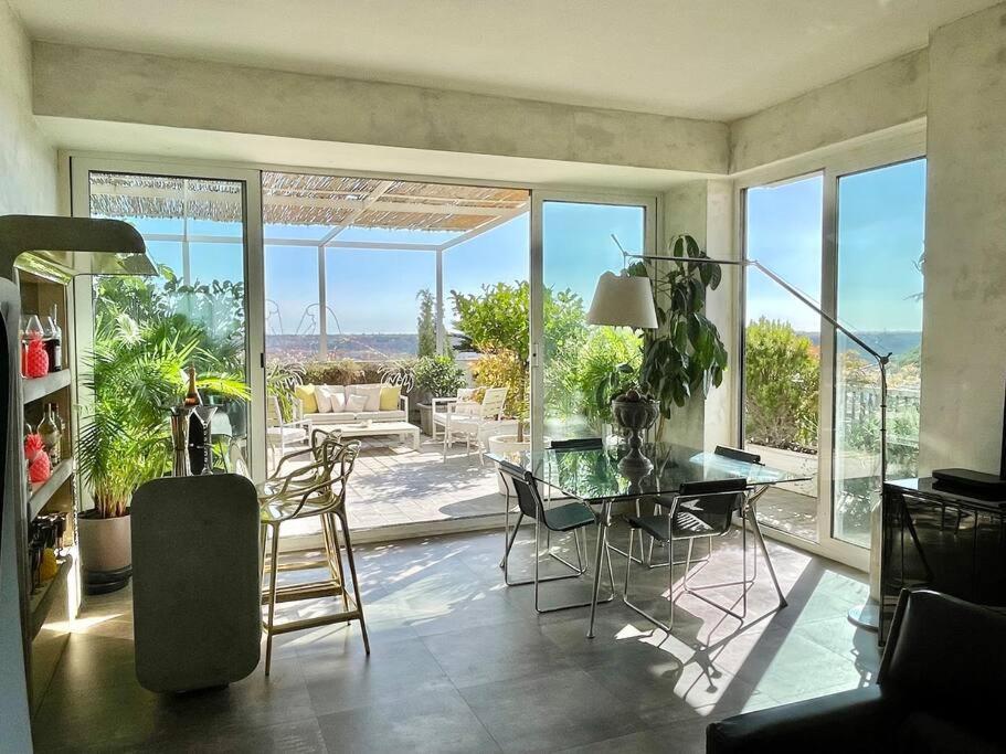 Skyline Penthouse With Jacuzzi Rom