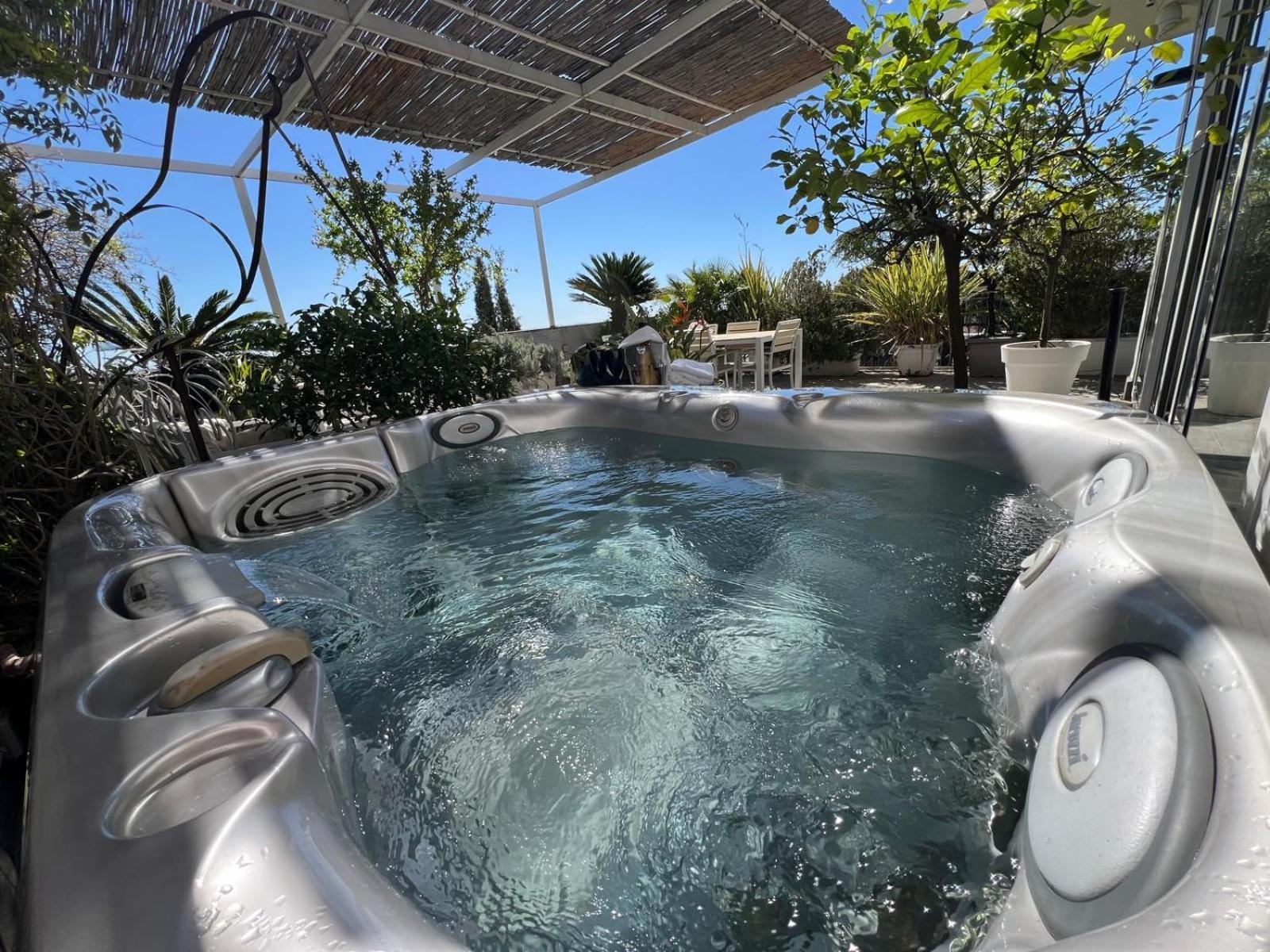 Apartment Skyline Penthouse With Jacuzzi Rom