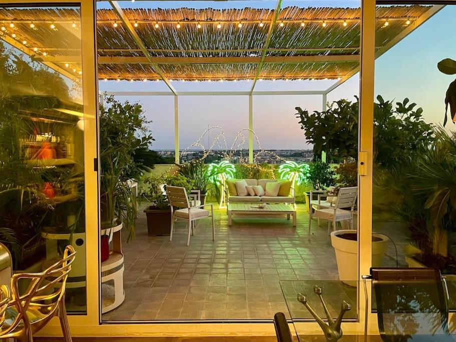 Skyline Penthouse With Jacuzzi Appartamento *