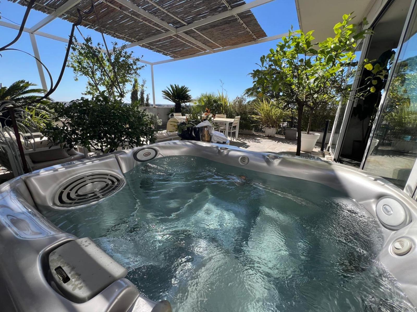 Skyline Penthouse With Jacuzzi Appartamento